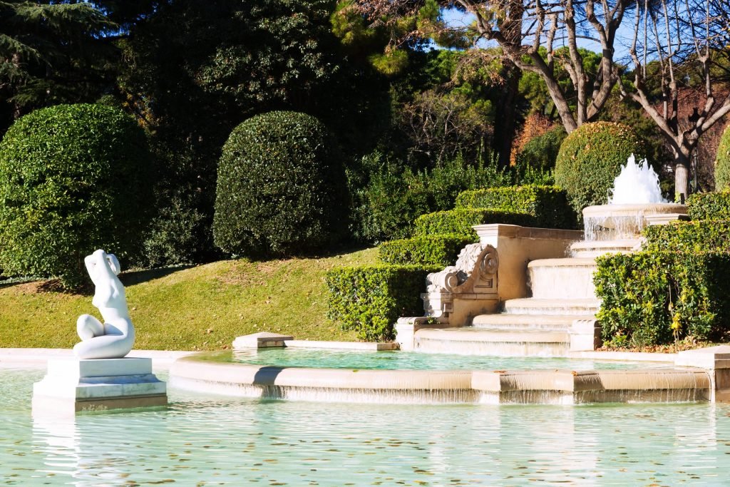 fountain park pedralbes royal palace
